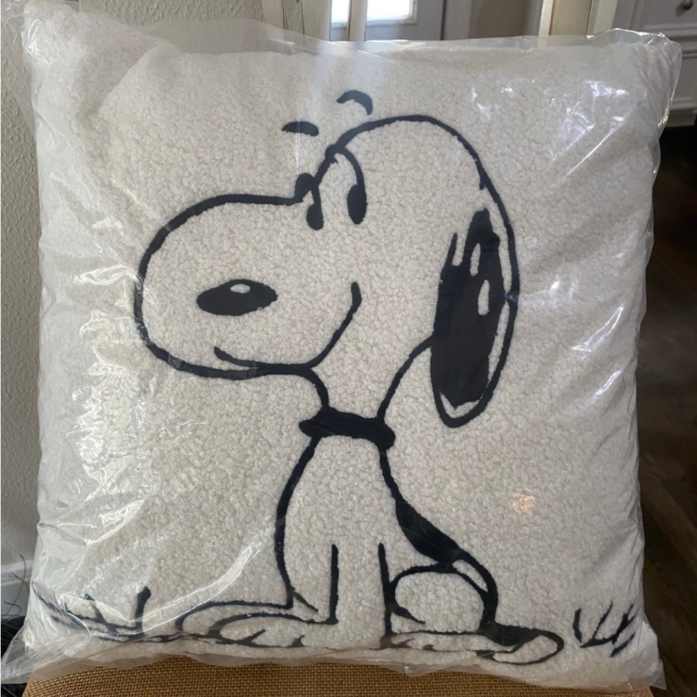 NWT Peanuts Snoopy SHERPA embroidered throw pillow ADORABLE